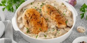 Petti di pollo arrosto con funghi cremosi